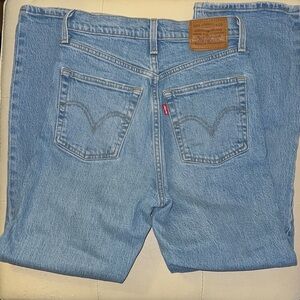 Levi's Women's Light Blue Relaxed Jeans (Ribcage Distressed Straights)